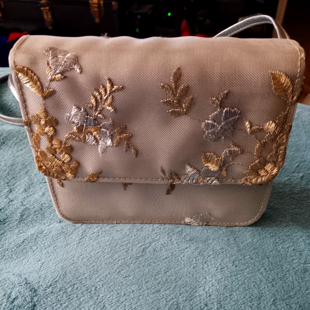 Elegant Floral Embroidered Women's Bag